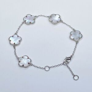 JANKUO Rhodium Pleated & Mother Of Pearl Clove Charm Bracelet
